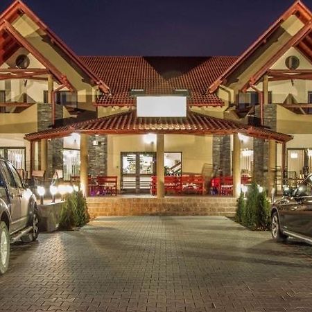 Bed and Breakfast Aranykakas Etterem Es Panzio Sîndominic Exterior foto